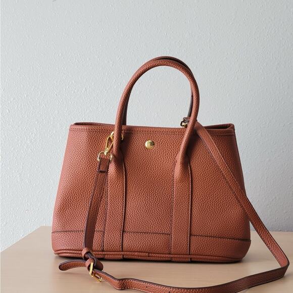 unbranded Handbags - Chic Brown Crossbody Bag with Adjustable Strap